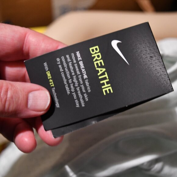 Women's NIKE Running Breathe sleeve less DRI FIT TOP MSRP 45.00 XS-L Green NWT - Picture 8 of 9